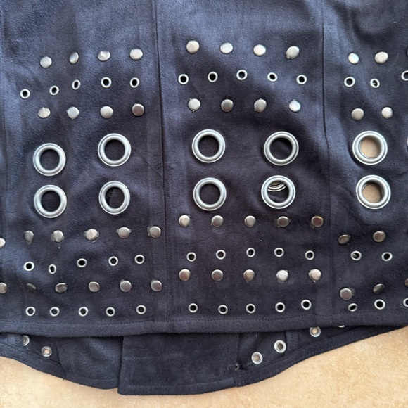Grommet studded light jacket - Picture 4 of 5